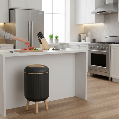 Poubelle automatique PUKOMC™ – L’hygiène moderne à portée de main